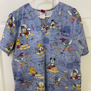 Wonderful World Of Disney Mickey Pirates Halloween Scrub Top Medium
